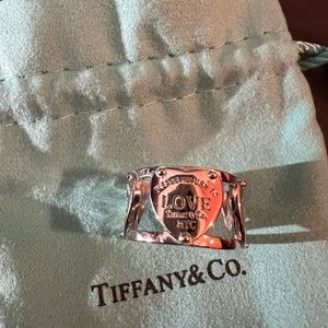 Size 6 Return to Tiffany Love ring high shine beautiful ring.